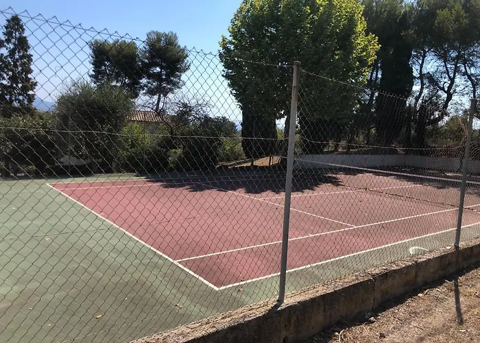 Beau studio calme proche de la mer piscine tennis