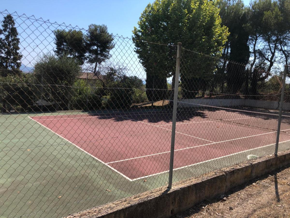 Beau Calme Proche De La Piscine Tennis *